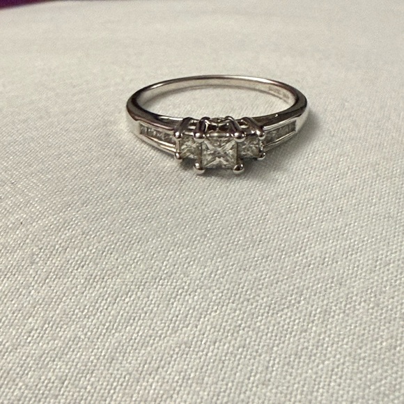 Kay Jewelers 14k white gold diamond ring! - Picture 9 of 13
